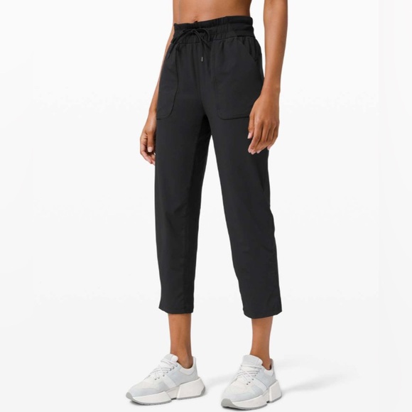 Lululemon Beyond the Studio Crop in Black (First Release) Size 10 - Picture 1 of 5